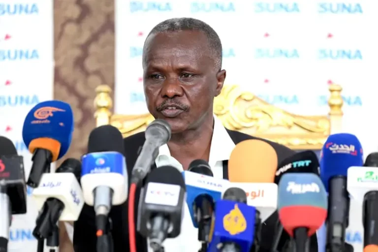 علي منصور حسب الله كاتب صحفي ومحلل سياسي ورئيس تحرير صحيفة دارفور الآن