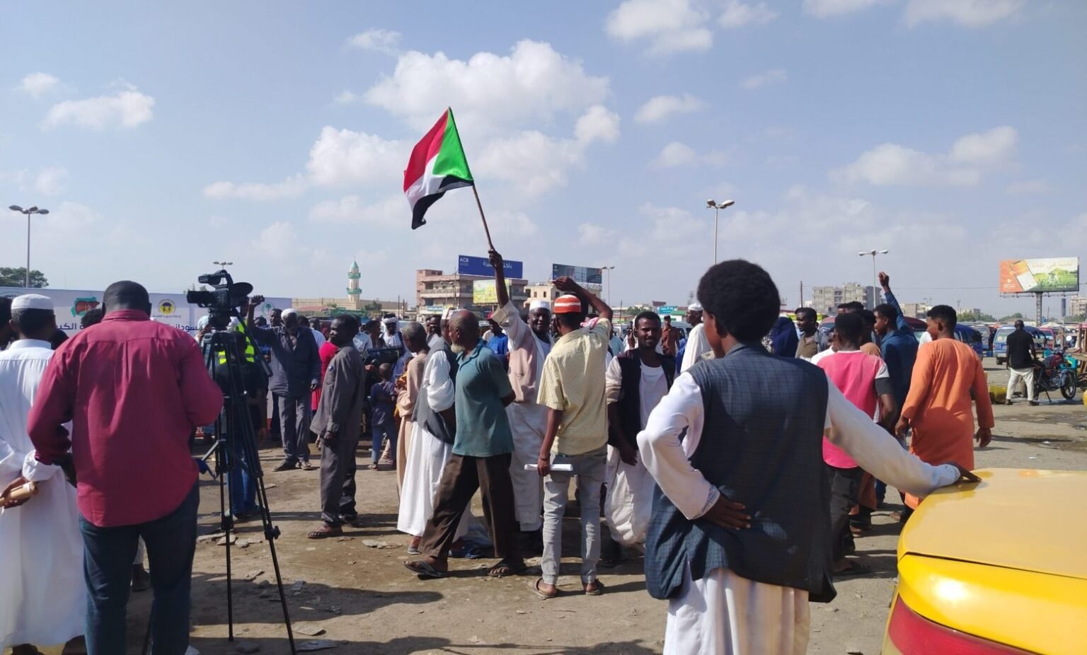جانب من تدشين الحملة القومية لمكافحة أمراض الكبد وتوطين العلاج، بحضور جماهيري في ميدان المواصلات العامة بمدينة بورتسودان