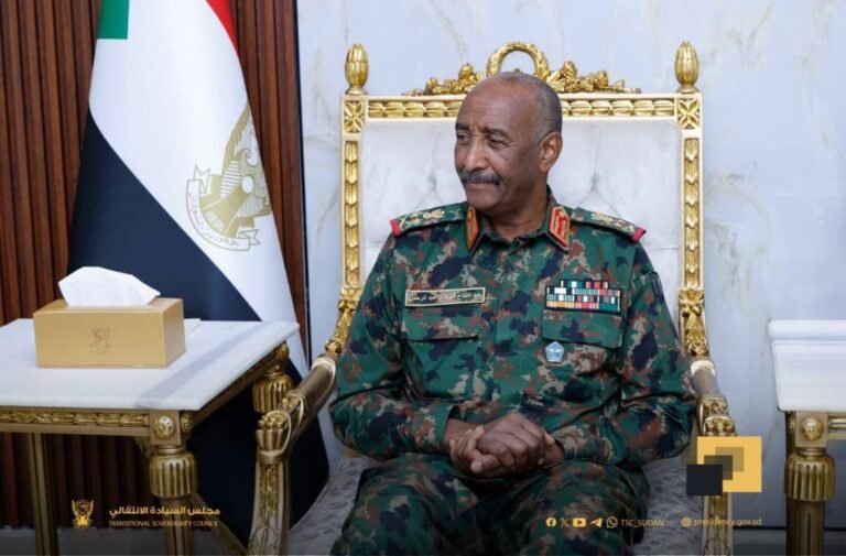 الفريق أول ركن عبد الفتاح البرهان - رئيس مجلس السيادة الانتقالي والقائد العام للقوات المسلحة (مجلس السيادة)