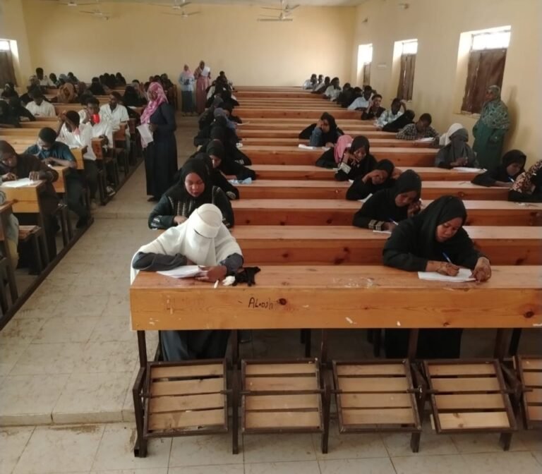انطلاق امتحانات المستوى الأول بكلية الطب بجامعة نيالا بمقر الجامعة المؤقت في كوستي